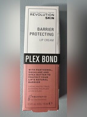 Makeup Revolution skin barrier protecting lip cream plex bond